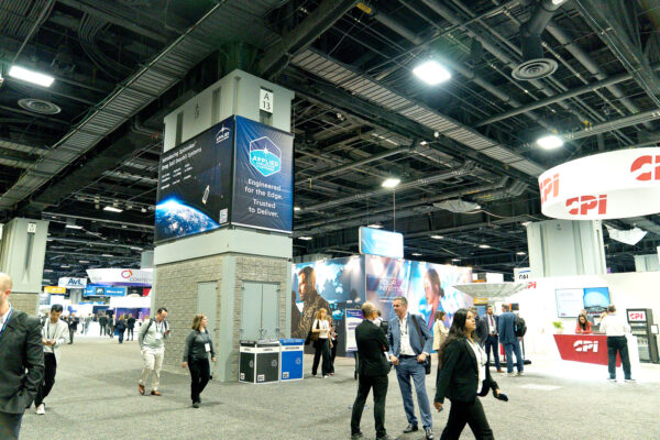 Column Banner in Exhibit Hall (Four sided)